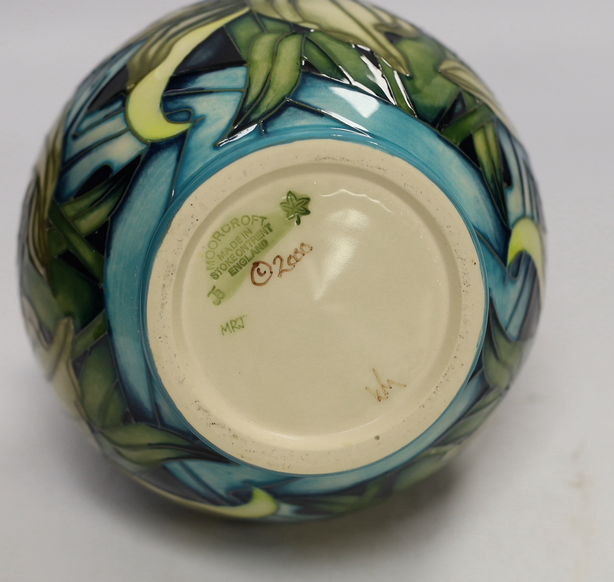 A boxed Moorcroft Sweet Betsy vase, dated 2000, 15cm